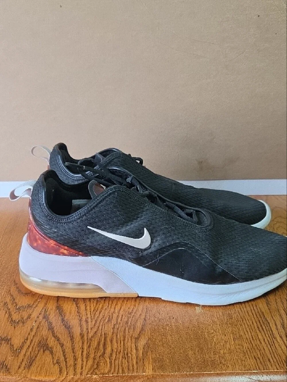 Nike Air Max Motion 2 2019 Size 12 Black/white/brownish